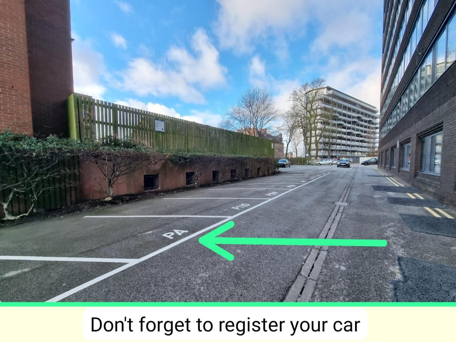Free Parking. Old Trafford Home مانشستر المظهر الخارجي الصورة